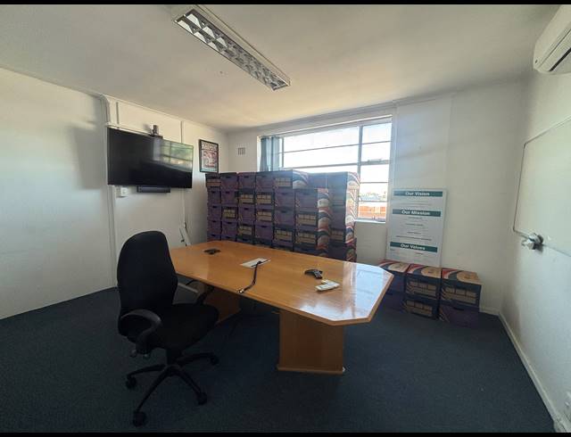 677M² WAREHOUSE TO LET IN PAROW INDUSTRIAL